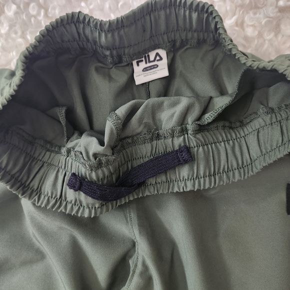BNWOT Fila Kids' Youth Olive Green Leitweight Jogger Pants  Size US 14–16 Activ - Picture 2 of 10